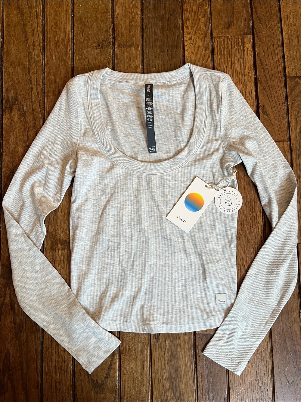 Vuori Heather Grey Long Sleeve Pose Scoop Neck Tee Size Small New With Tags NWT - Picture 2 of 6